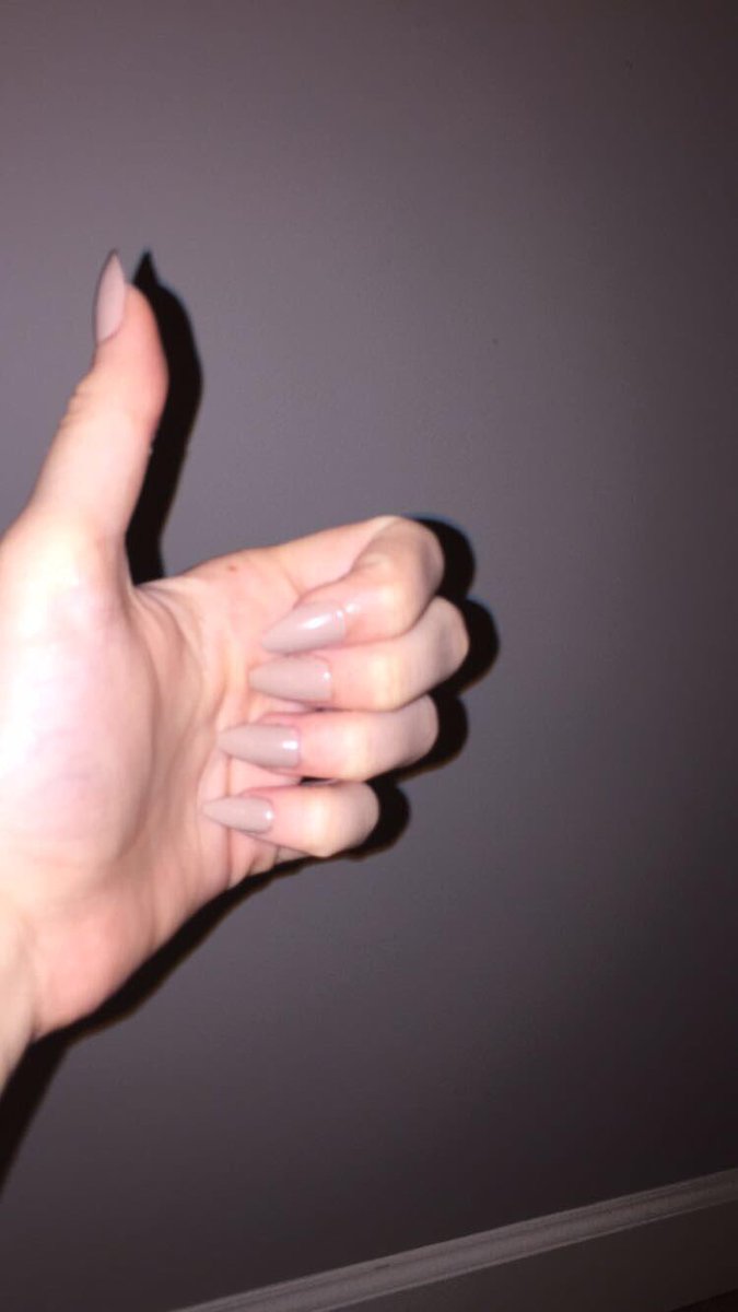 cchristianleft's tweet photo. @MakenaWood thx for the tip about the $10 drugstore nails I'm never gettin my nails done again lol https://t.co/zSJ1DitQRh