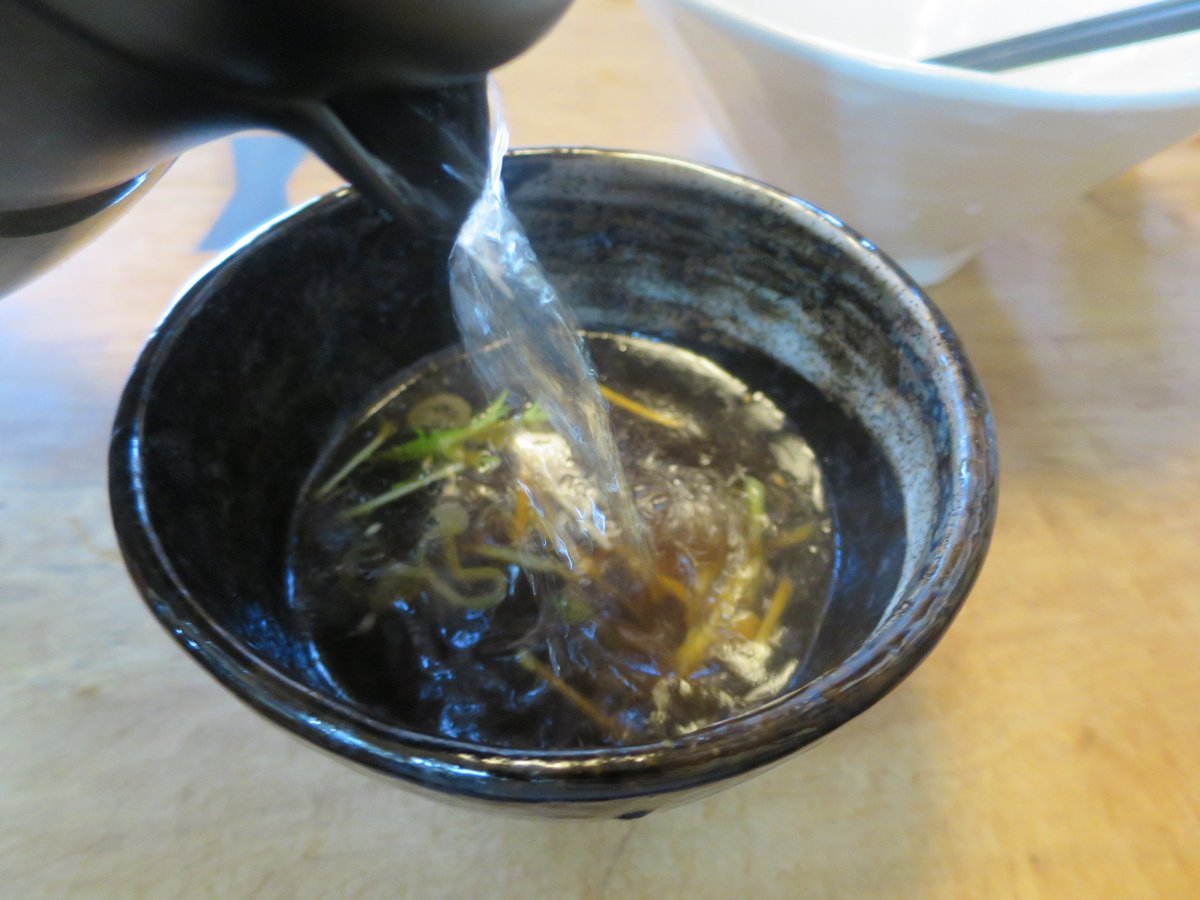 らーめん いのうえ＠矢向
【限定】冷やし清湯煮干つけそば

久々訪問でデフォ特製と迷ったけど、折角の機会なので冷やしをゲッチュ🍴😜

ツルパツに〆られた麺につけ汁は煮干の旨味も塩分濃度も高めでキレキレ💃
炙チャーも相変わらず🐴🐴😍🎵