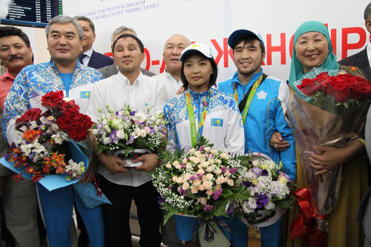 KazNU_official's tweet photo. Students of #KazNU #alfarabi met their olympic heroes - #Eldos #Smetov and #Dmitrii #Balandin https://t.co/XwRkJtdxQn
