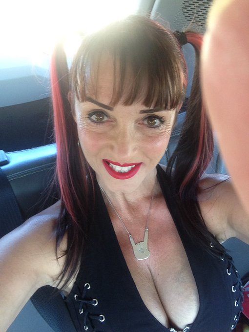 On my way to Manson and Slipknot ! https://t.co/CKFvoVOBk8