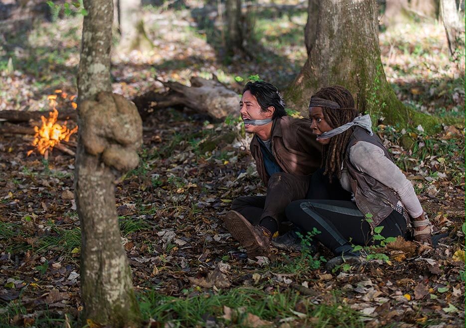 NickTWDFamily's tweet photo. East 
💀👣💀👣💀👣
@steveyeun @DanaiGurira 
#TheWalkingDead #TWDFamily #TWDMemories #TWDMarathon #TWDSEASON6 #TWD https://t.co/6g9zKXzTix