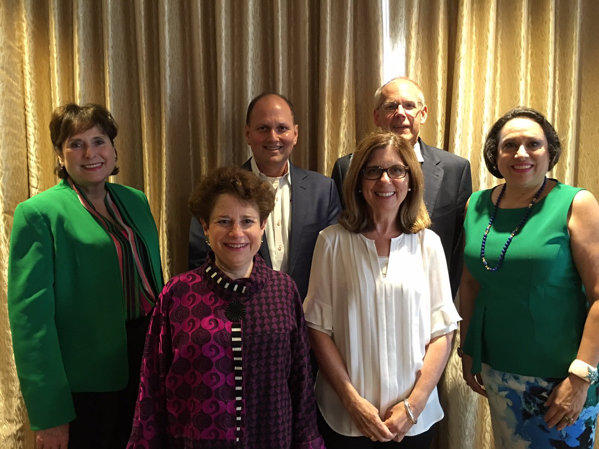 KLHAGAN's tweet image. Power in collaboration! Great mtg w/ leaders @AADEdiabetes @eatright while representing @AmDiabetesAssn at #AADE16