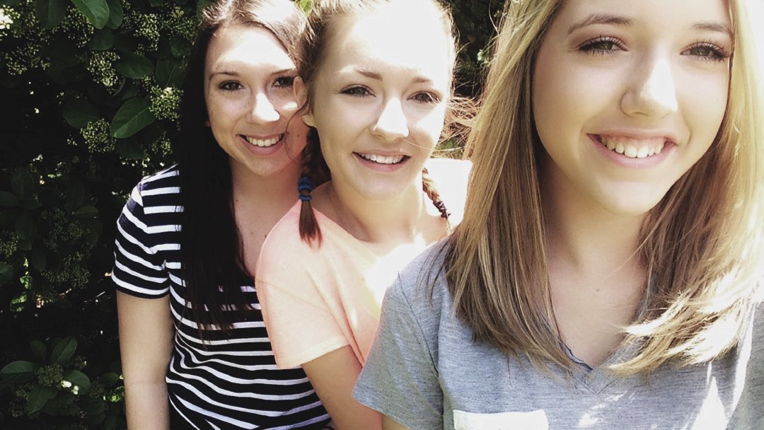 camryn_liz's tweet photo. tb to spring break cause I miss this trip sm 😩☀️ @nataliegrace13 @morgelizaeth https://t.co/tPHwoAosXi