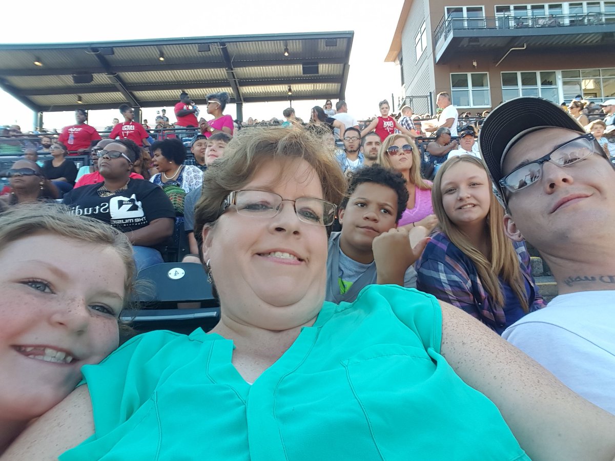 KITTYMJENKINS's tweet photo. Feeling blessed with my family #hope253 https://t.co/F8TBDO4yyB