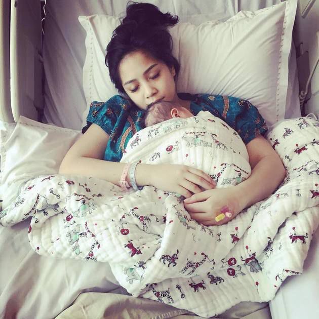 chef_ivon's tweet photo. Rafathar, rengkuhan ibumu @RaffiAhmadLagi menyamankan sprt saat dirimu di rahimnya, jaga dia nanti ya #HBDRafathar https://t.co/YnFDqrV5cI