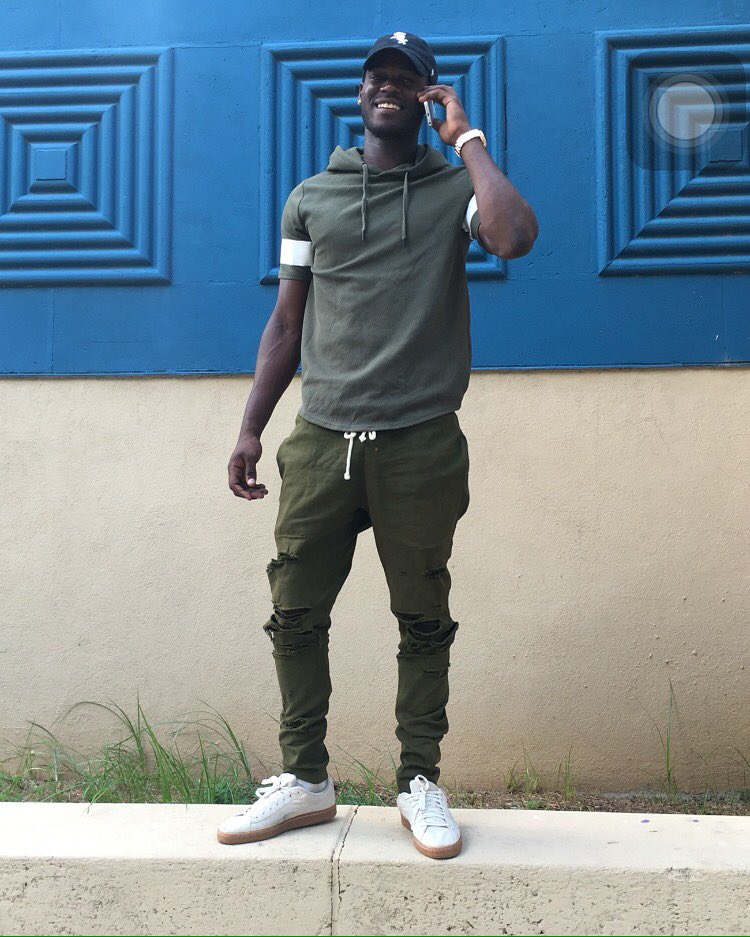 dariusxjuice's tweet photo. like flex on you haters😈, hi haters🖕🏾 https://t.co/L82P2vlG3U