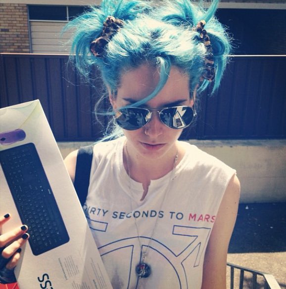 MermaidLunette's tweet photo. Went out to get my new keyboard and mouse fuck it's hot https://t.co/500wIn9rEE