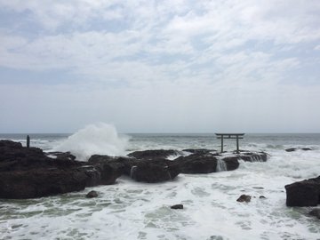 Japanese Famous Shrine Challenges Pokemon Go Players With Dangerous Location Grape Japan