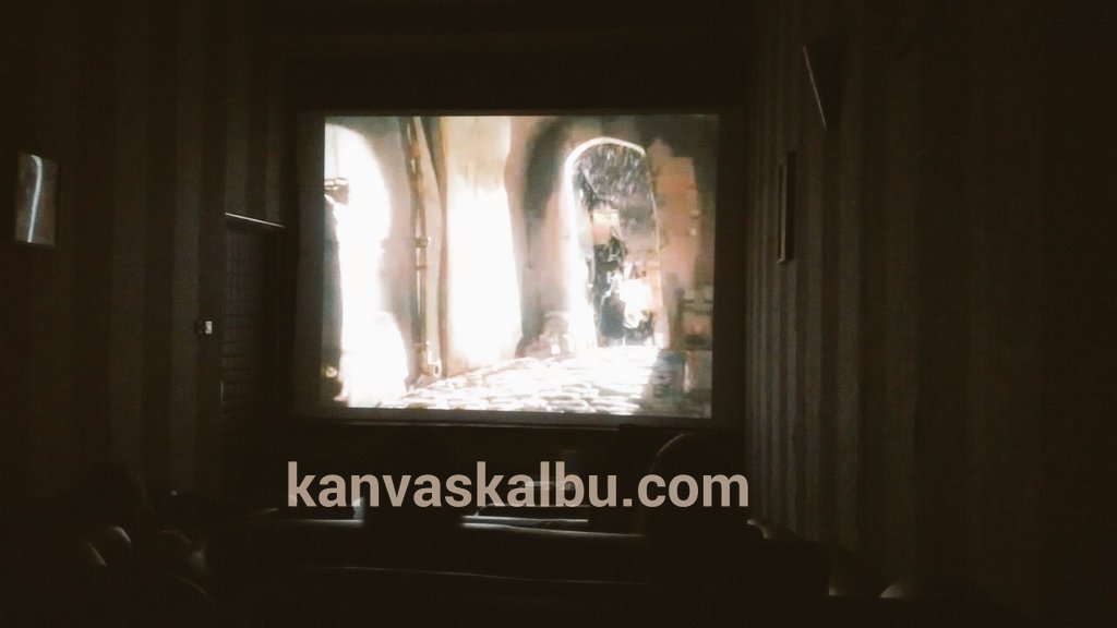 Filmnya agak ngeblur