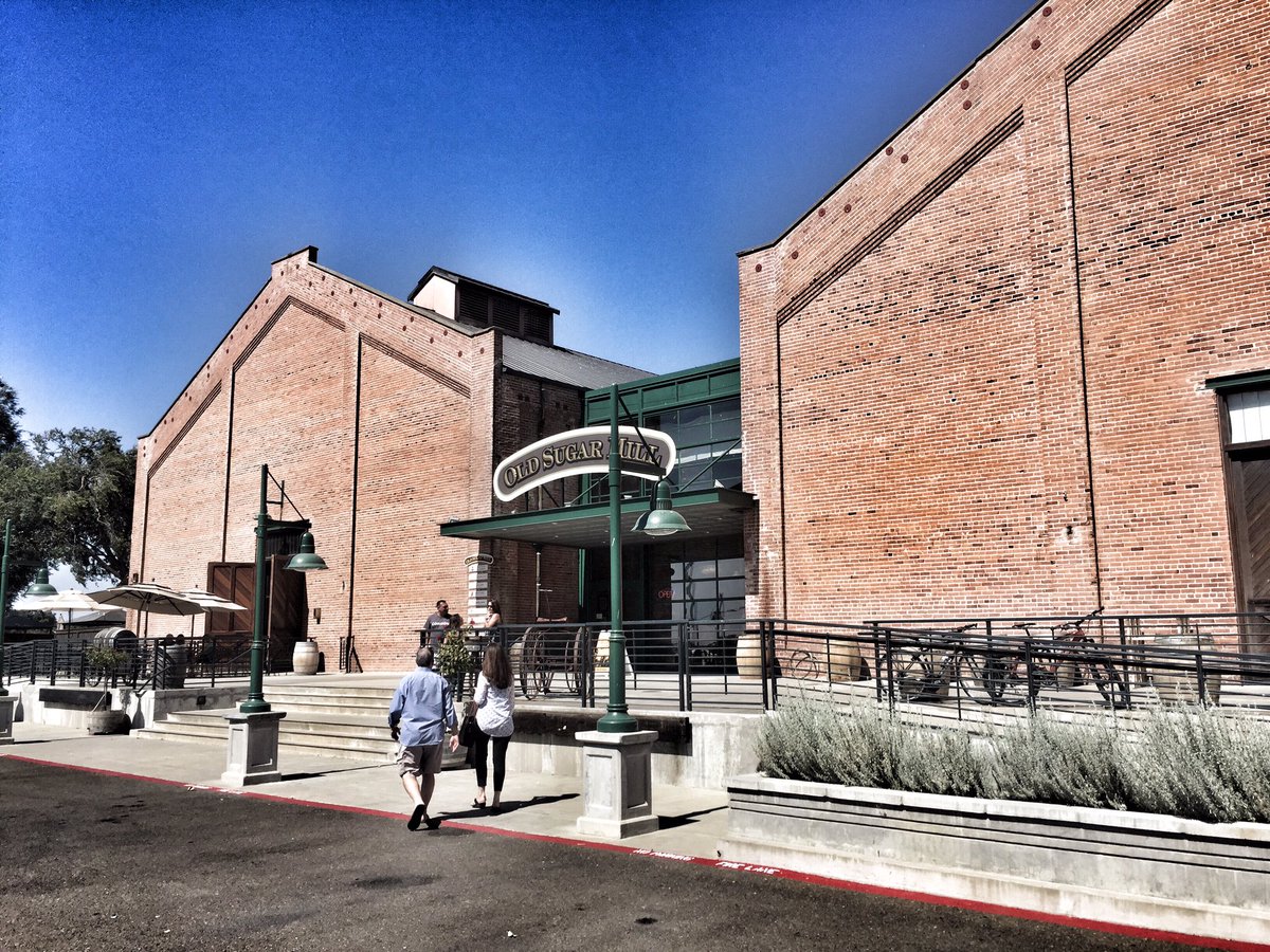 laura_donadoni's tweet photo. More #wine to #sip with @WineEsquire on our way back from this amazing #WBC16 ! Thank you @Lodi_Wine ! https://t.co/C1Vg0k1WFX