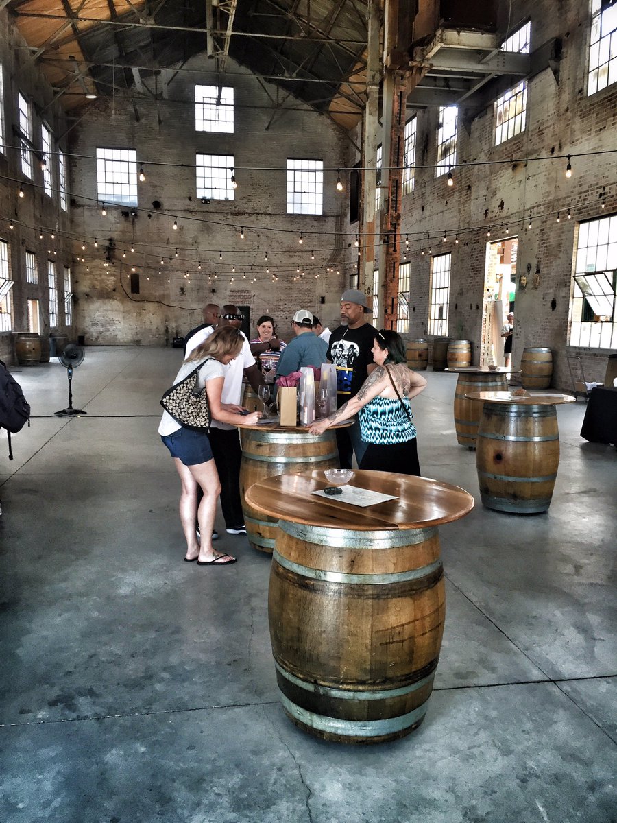 laura_donadoni's tweet photo. More #wine to #sip with @WineEsquire on our way back from this amazing #WBC16 ! Thank you @Lodi_Wine ! https://t.co/C1Vg0k1WFX