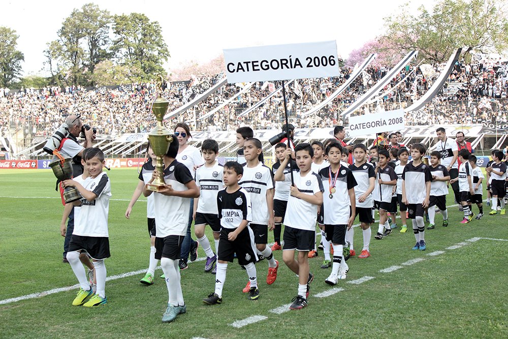 elClubOlimpia's tweet photo. #FutbolElite | ¡Felicidades Campeones! Torneo Apertura ASOPEFU (2005), Campeones Torneo Invierno (2006 y 2008) 🏆⚽️ https://t.co/FJuyzmAB0J