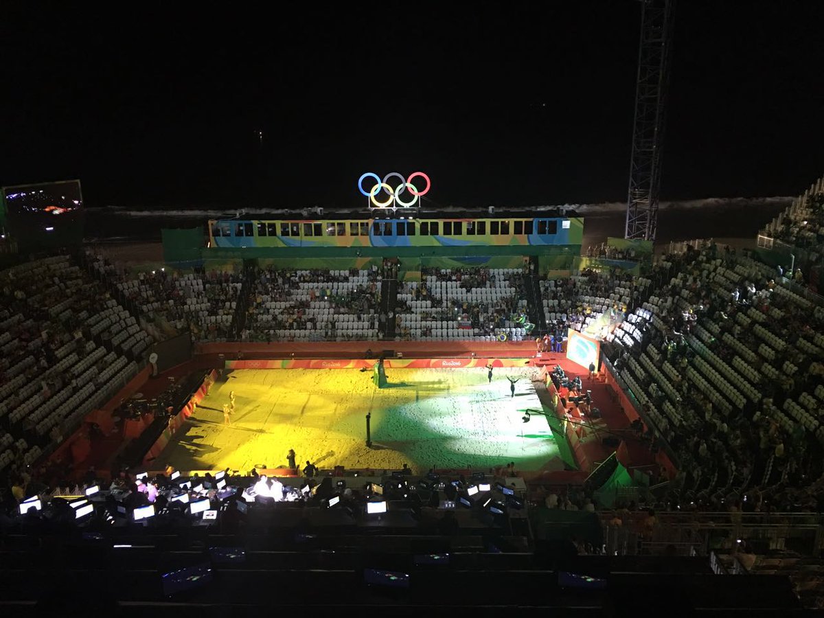 EsporteGovRJ's tweet photo. As brasileiras enfrentam as russas pelas quartas de final. Quem tá torcendo, levanta a mão 🙌🙌🙌 #TimeRJ https://t.co/aH5wGAOQj8