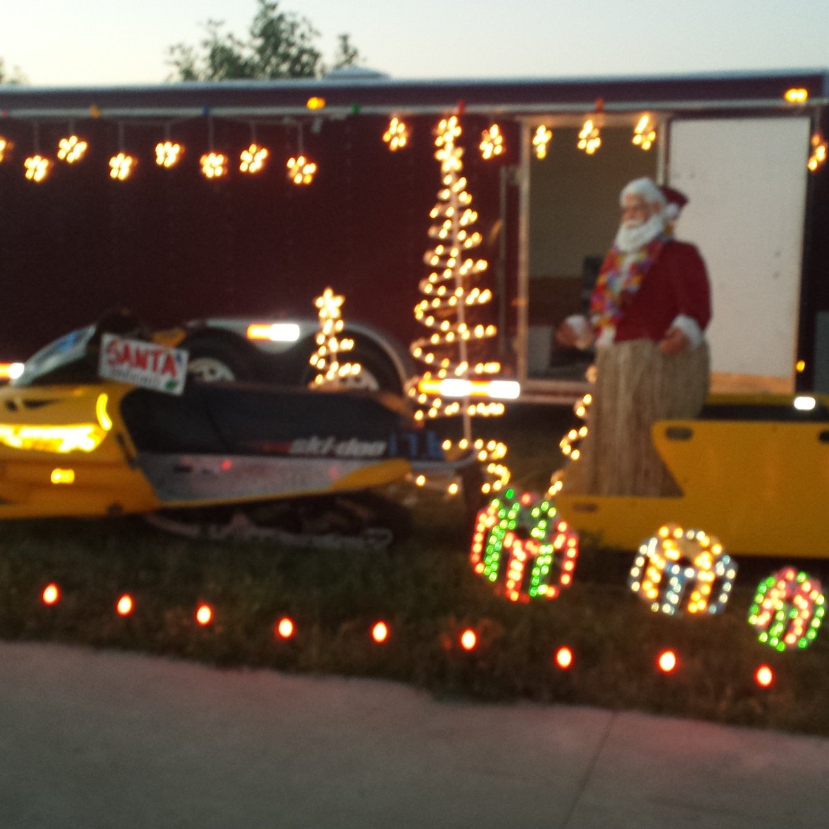 OaheSpeedway's tweet photo. We celebrated Christmas in August at Oahe Speedway! Winning pit- the Henningson's https://t.co/pAKzFgVawz