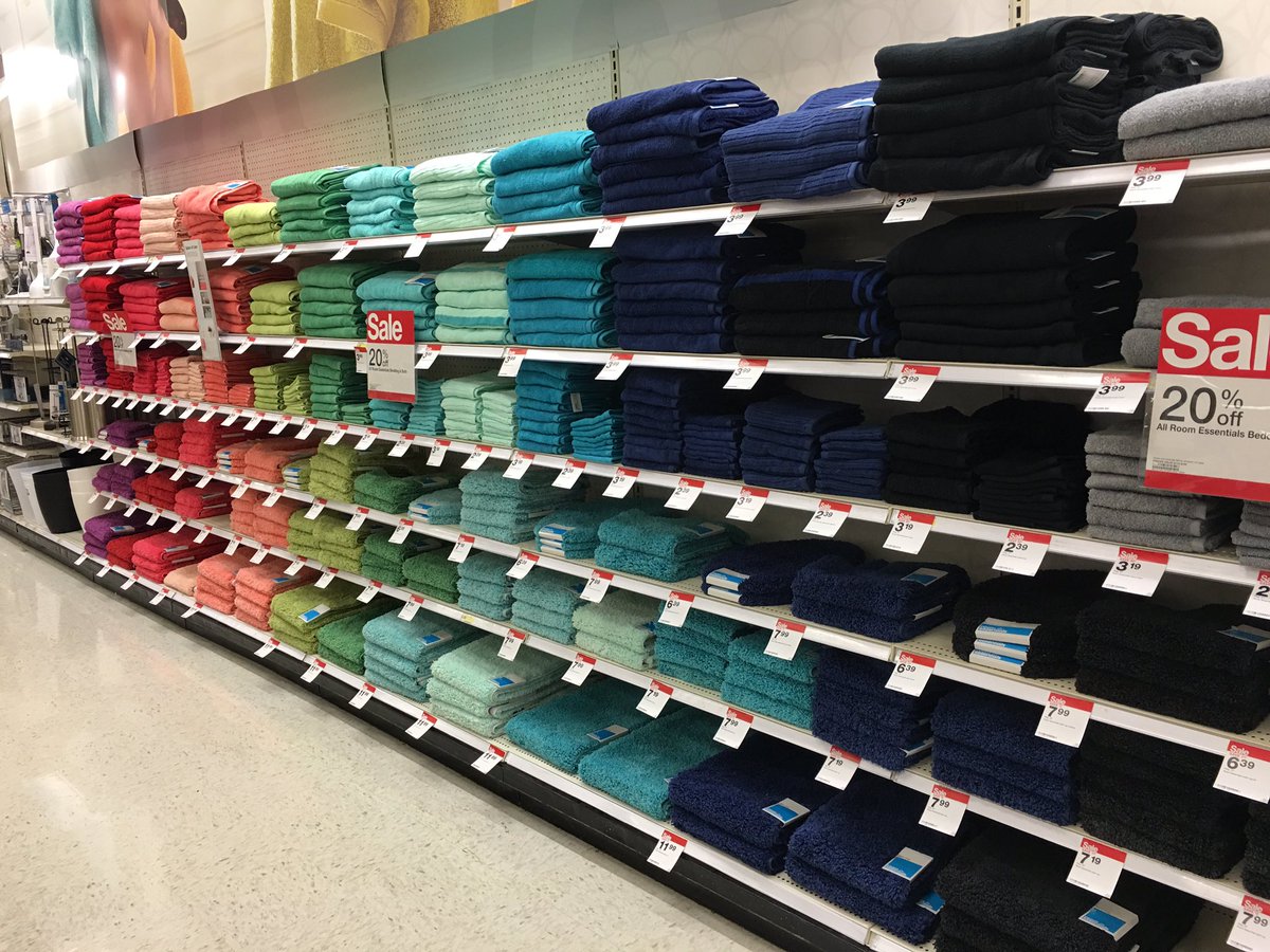 Now THAT is a towel wall 😍 <a href="/MCarrollTGT/">Matthew Carroll</a> @gretcheng44