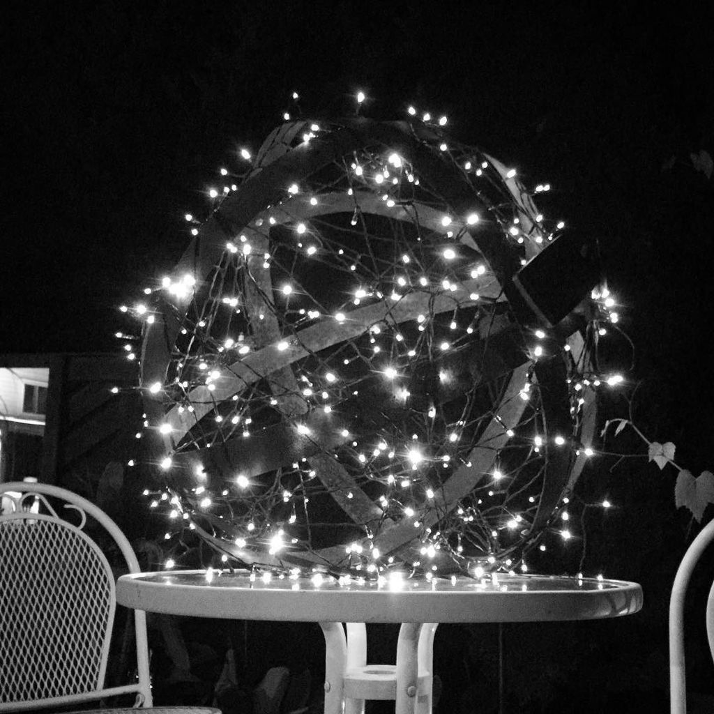 yojj47's tweet image. glow in the dark orb, powered by the sun⭐️🌞💫🌞🌙⭐️💫 #solarpower #diy #dadprojects #backyard … ift.tt/2aSXPYR