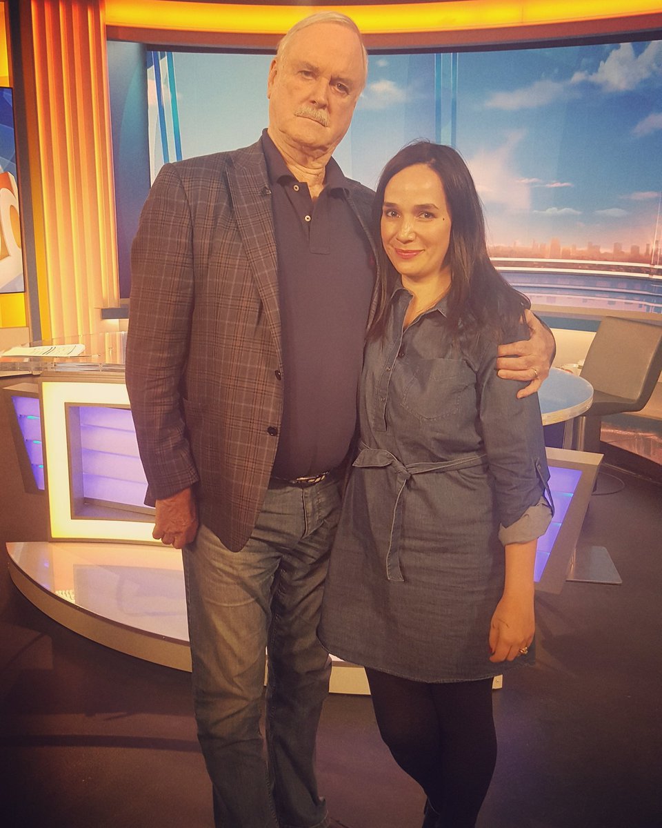 GlamMeUpInc's tweet photo. Fun times meeting @JohnCleese today! https://t.co/pRGZ1H87T2