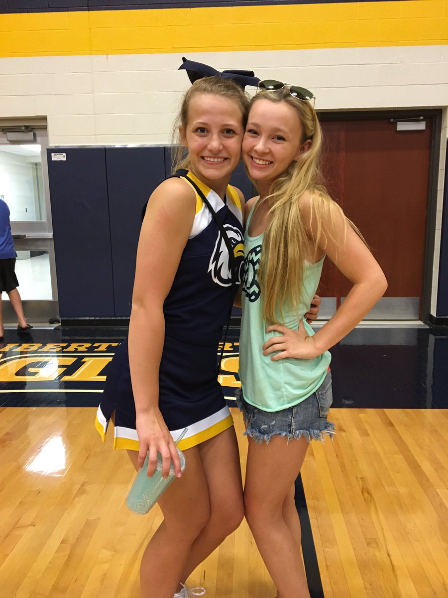 GraceBeken's tweet photo. #LNSummerFun cheer cheer cheer and some more cheer https://t.co/6RcJXtwRFu
