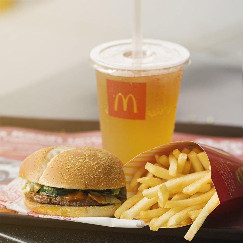 9. Stiker Drive Thru tidak berlaku pada tanggal 17 Agustus 2016 jam 2 – 5 sore #GRATISburgerSate