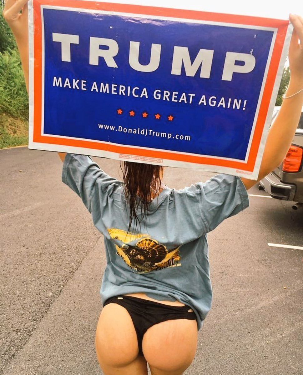 kingjeetx's tweet image. You wouldn't see a Hillary supporter doing this #BabesForTrump