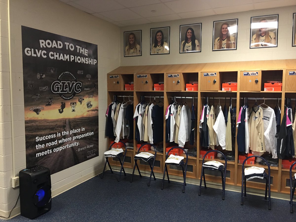 UISVolleyball's tweet photo. Nike Christmas!!!!#geardayisthebestday #lockerroomswag https://t.co/j93eEclSZV