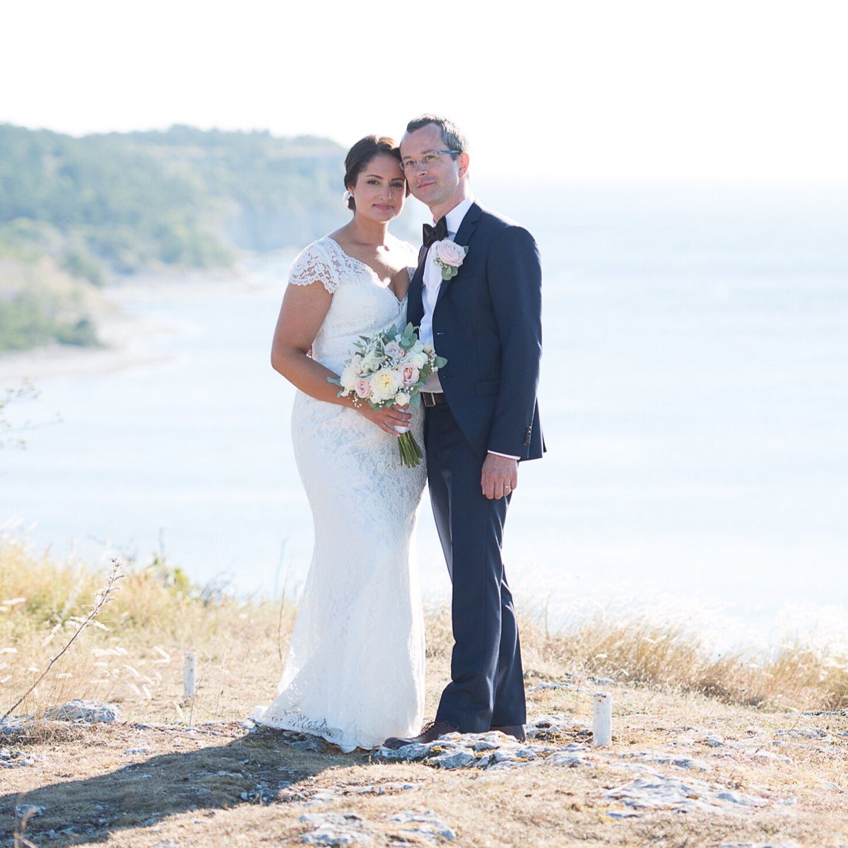 Idag för 1 år sedan gifte vi oss i soliga Visby inför så många fina människor i vår närhet   leanderphotographer.com
