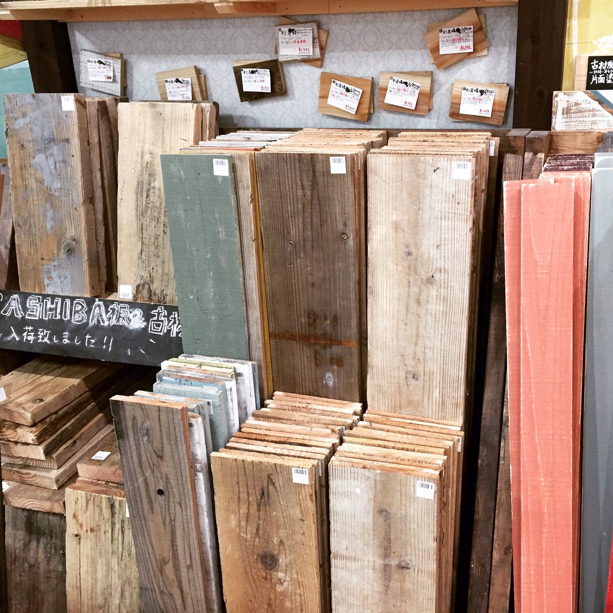 Diyスタジアム かもんぜきまき ワイルドな風合いがカッコイイ 足場板がたくさん入荷しました 棚をdiyするなら今がチャンス O O Diy インテリア 東京 二子玉川 高島屋 棚 足場板 Painting ワイルド