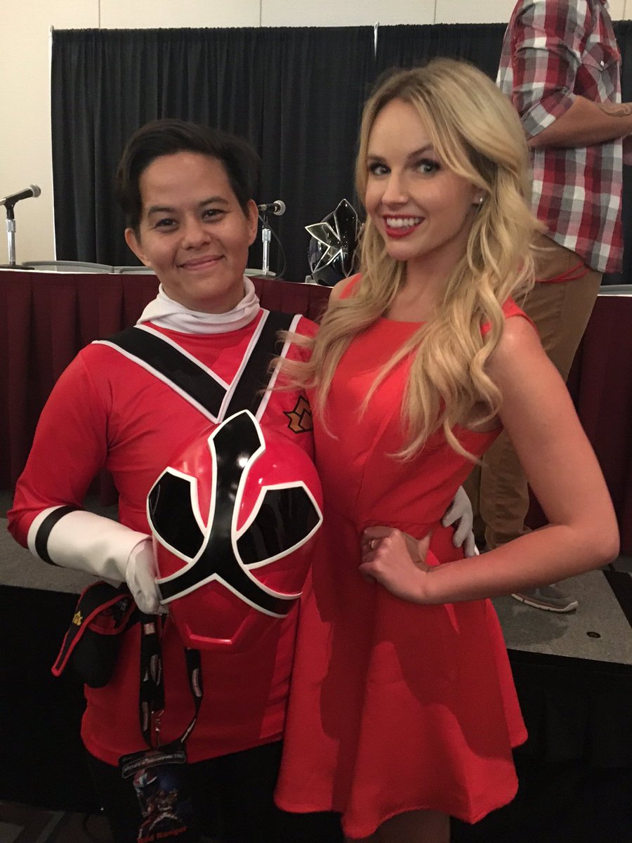 dani_girl's tweet photo. Meeting the lovely @kimcrossman @PowerMorphicon #RedSamuraiRanger https://t.co/PwBZ2kWtOT