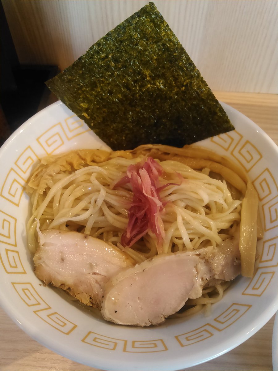 中村麺三朗商店@渕野辺
つけ麺(限定)
白湯のつけ汁は…
動物系に節、煮干しの魚介系の旨味が
拮抗する力強い物…
しなやかでパツッとした
自家製麺をつけると…
旨～いです～(笑)
また来なくては～
美味しかったです
ご馳走様でした！