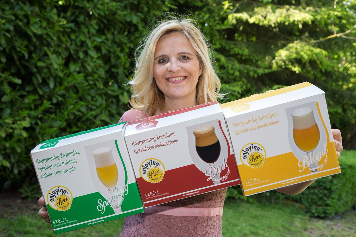 Enjoying_profit's tweet photo. Biersommelier Fiona: Mijn favoriete #bier? Dat hangt van het moment af! Het #bierglas is doorslaggevend bij de keuze https://t.co/nHziJZIXCE