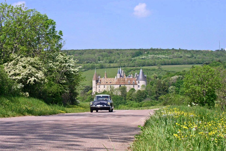 Daily #French #photooftheday on the open road in #France - unbeatable thegoodlifefrance.com/how-to-get-the…
