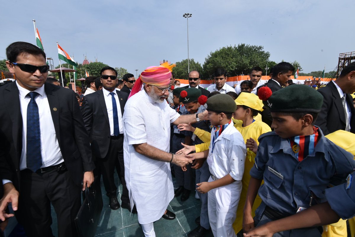 narendramodi tweet picture