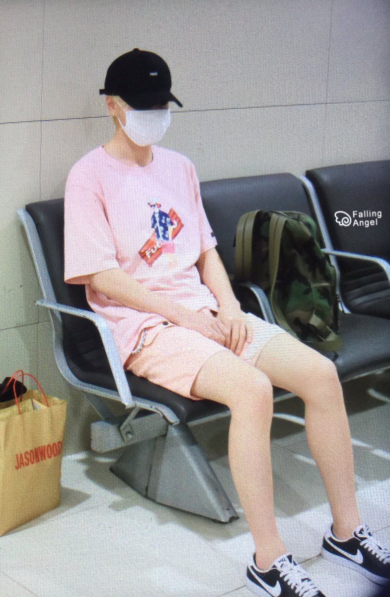 falling9393's tweet photo. 160815 김포공항 도착 @infiniteyounges #성종 https://t.co/KNWBe3qOPo