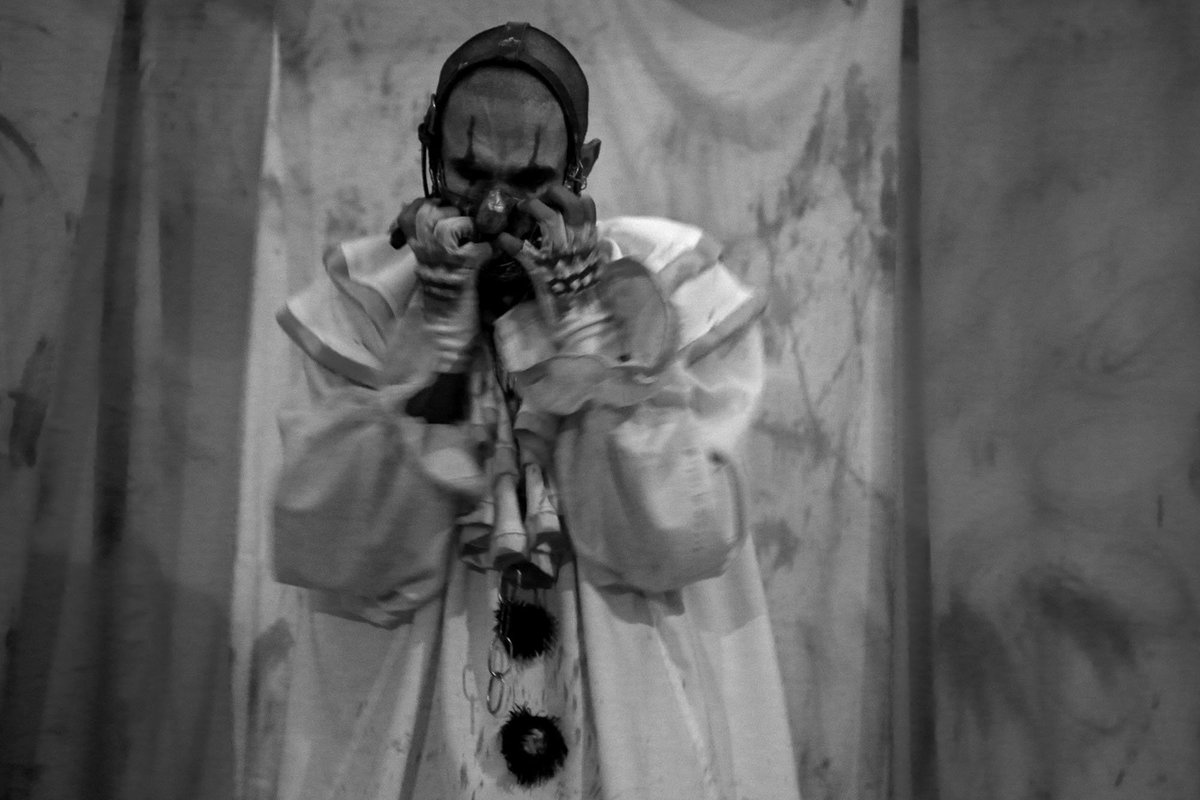 microteatrovzla's tweet photo. SALA 16 | El tamaño de los monstruos depende del miedo que les tengas, serás parte de su FreakShow #MicroteatroVzla https://t.co/scyW4DrZ3O