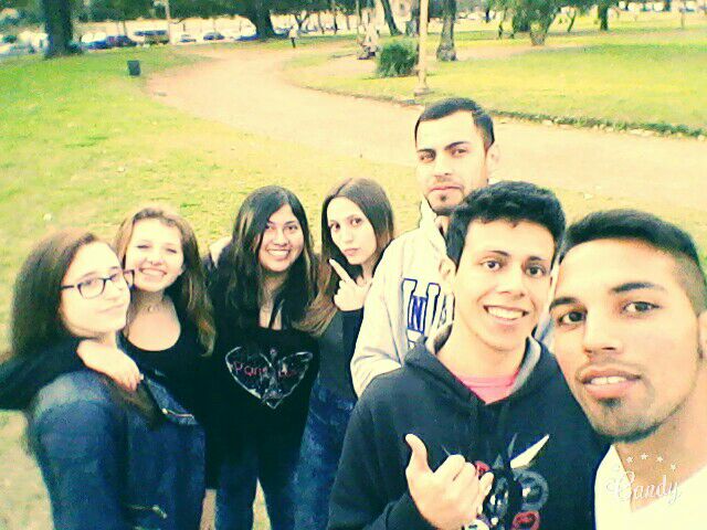katsu_g0's tweet photo. Y pensar que, a la mayoria los conocí en un simple y calido grupo de wzp :') Quererlos es poco ❤ #friends #ligoleyen https://t.co/1zHsxXljUW