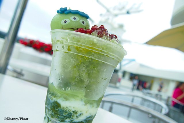 東京ディズニーリゾートpr 公式 夏はやっぱり シェイブアイス 抹茶あずきのシェイブアイス に ねじりはちまきをしたかわいいリトルグリーンまん 黒みつクリームのリトルグリーンまんと 抹茶あずきがベストマッチです T Co Sowrkov6bd