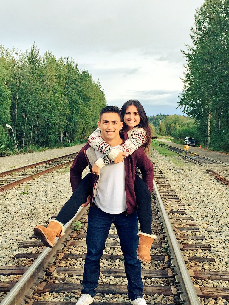 tea3mia's tweet photo. We did not find Mayor Stubbs of Talkeetna, but we did find some rail-tracks, a raft, coffee cabin and food truck🏔 https://t.co/tQJZOT10rY