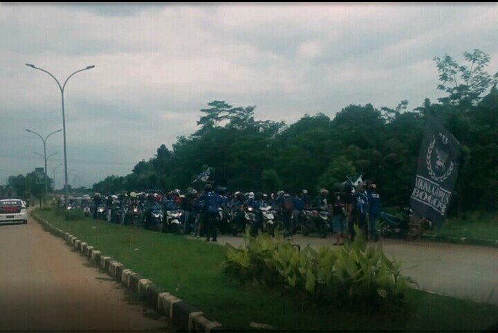 VIKINGKAMPUSBGR's tweet photo. Kita dikawal ?kasih liat foto ini aja deh ya. yang waras pasti faham 😁 https://t.co/XeOtZoFPoq