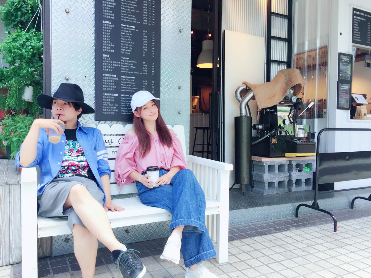 今日下午16:10～會在漫畫博覽會的ICHIBAN JAPAN舞臺舉行演唱會！
17:00～的特典會可以和我握手也可以一起拍照！在這之後19點時會前往台北西門的安利美特！在附近的朋友們請一定要過來找我們喔 #livetuneplus