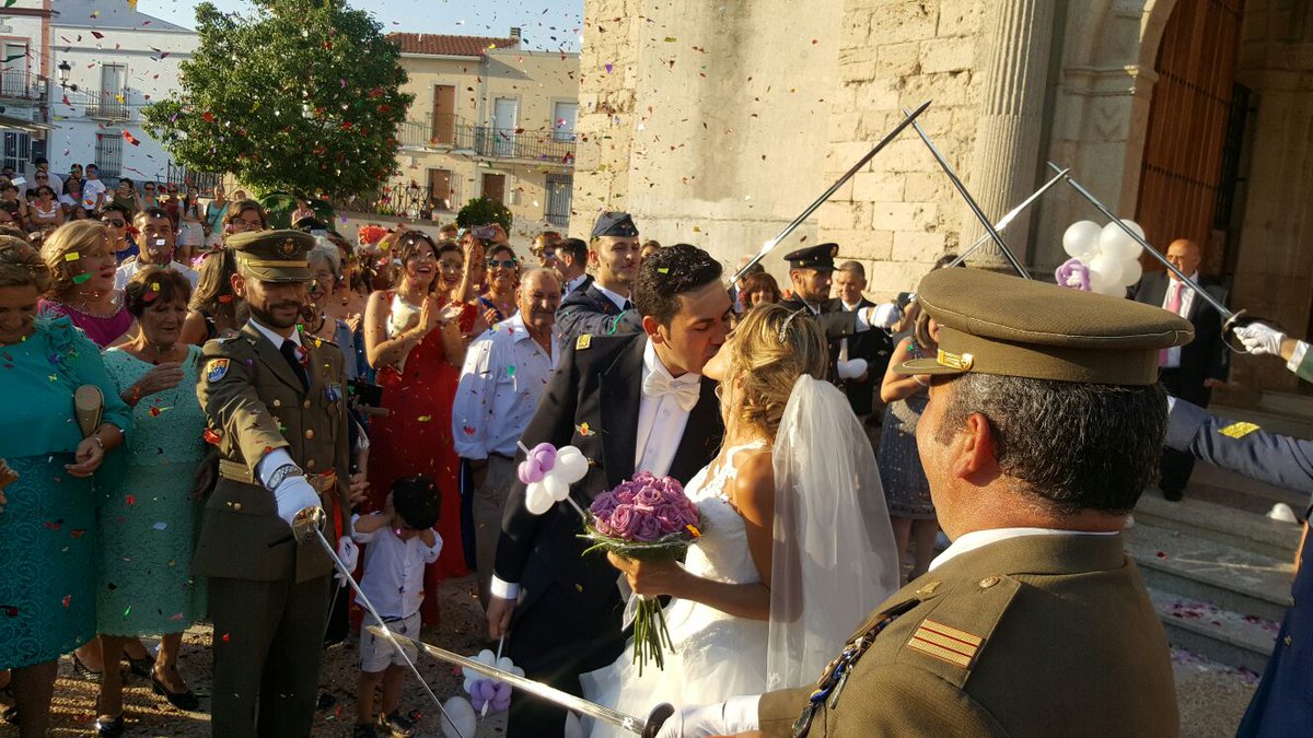 NasagarSnchez's tweet photo. @pronovias  #ManuelyNazaret https://t.co/wYDLZa5gtI