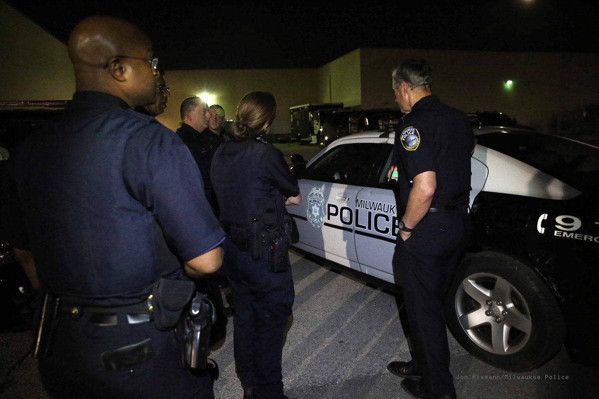 Milwaukee Police Milwaukee Police MilwaukeePolice MilwaukeePolice