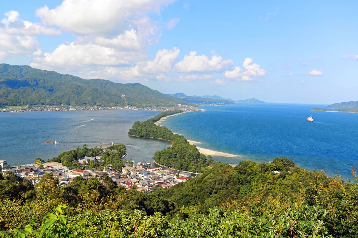 天橋立【京都府】

陸奥の『松島』・安芸の『宮島』 とともに、
日本三景とされている特別名勝のひとつです。