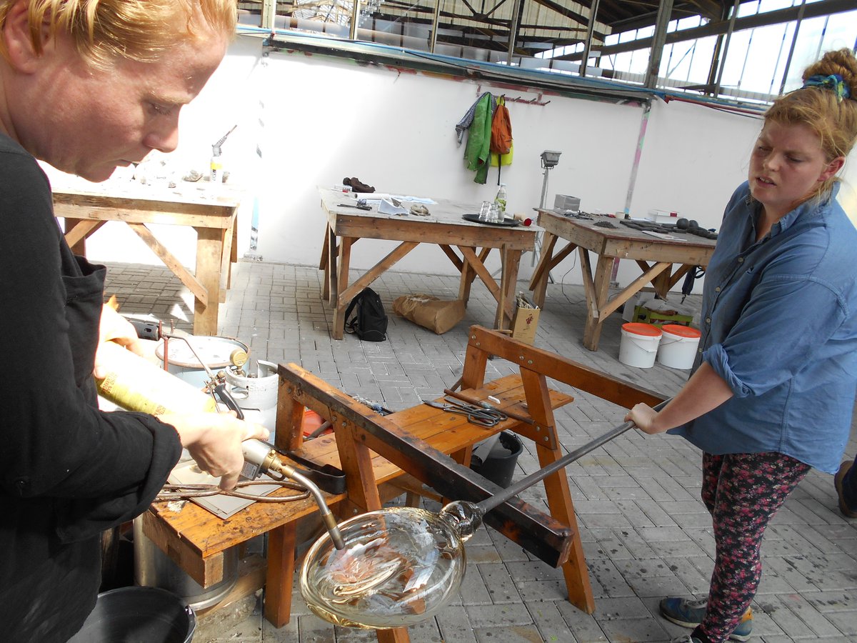 modernglas's tweet photo. Het werken met glas in @DordtYart gaat tot eind september gewoon door! #VVMG #glasblazen #DordtYart https://t.co/kpx9W3DIfl