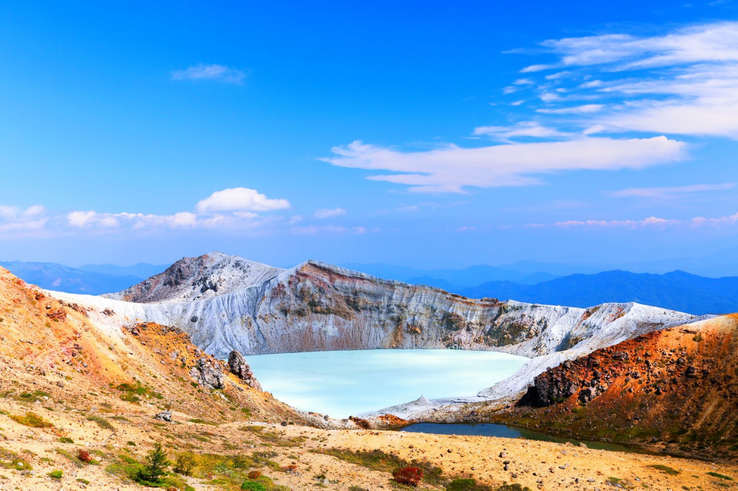 みおむぅ 白根山 湯釜 群馬県 草津白根山山頂にある直径約300m 水深は30mの巨大火口湖 一生に一回は行きたい T Co H7u3dhuxbt Twitter