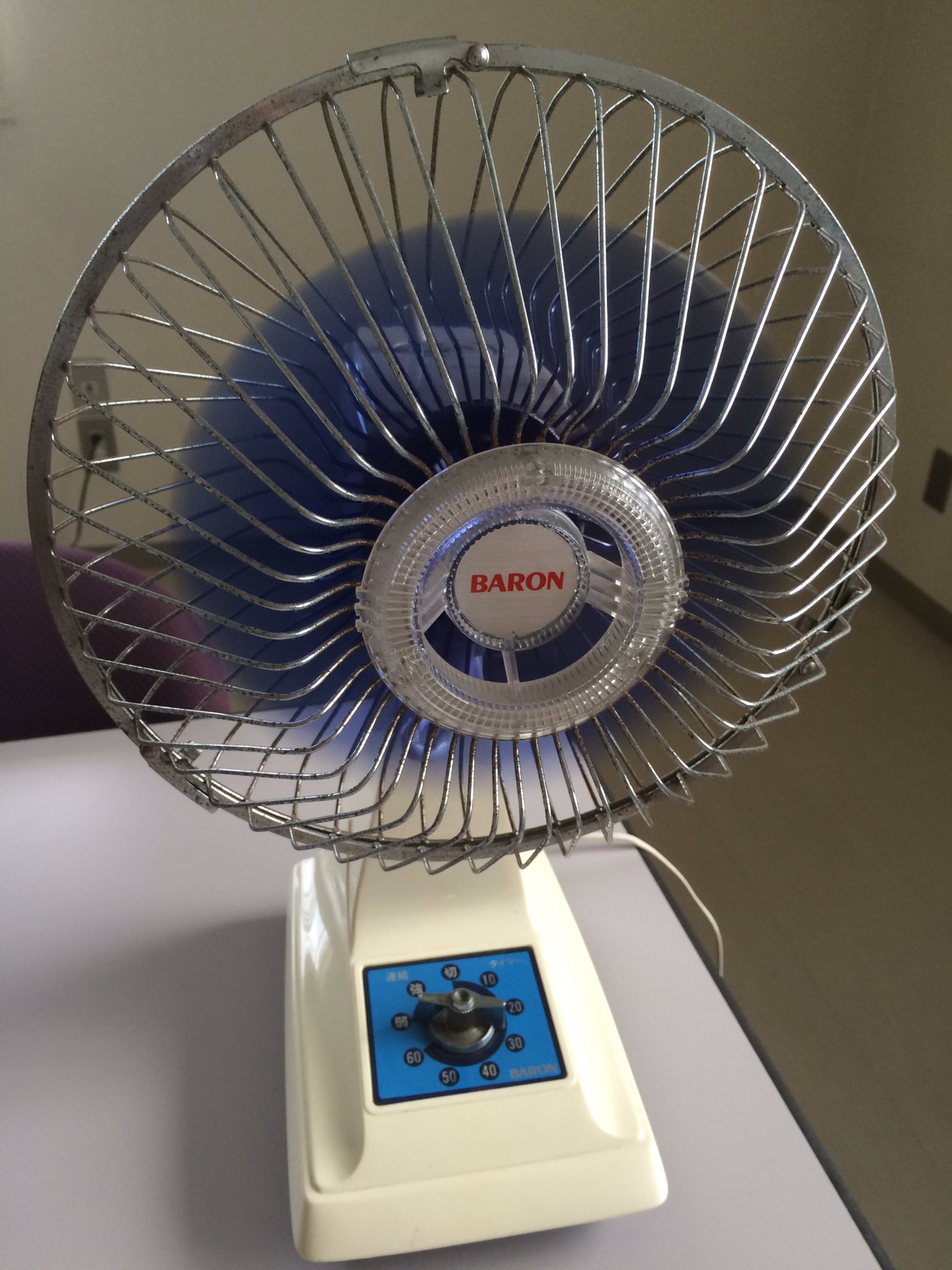 ろっきぃ 現場で使ってる扇風機 時々 なんか変な音がする様になった 昭和の電化製品 T Co S4fbpjzp8v Twitter