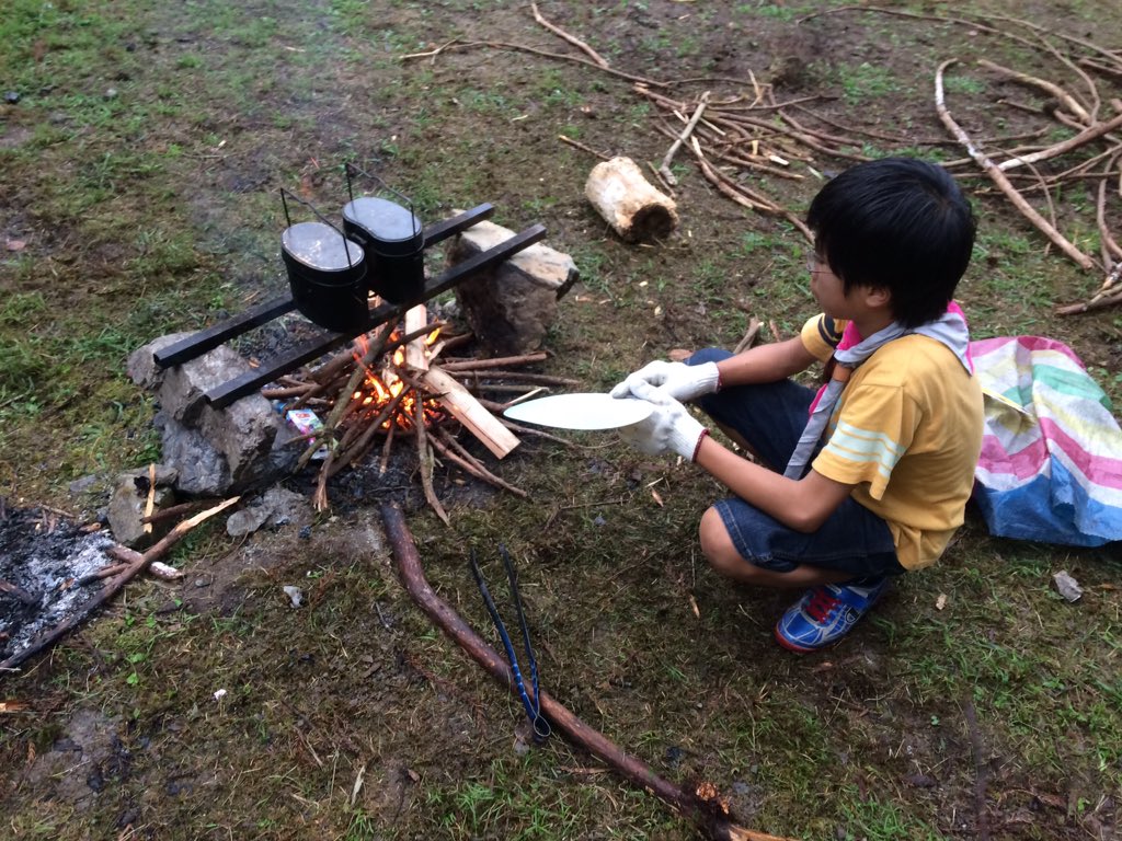 boy7nakano's tweet photo. BS隊 夏季野営
3日目 夕食会の準備をしています。
CS隊、BS隊、リーダーの分も作るのでいつもより量が多くて苦戦しながらも頑張っています！ https://t.co/ChQAtQoWKR