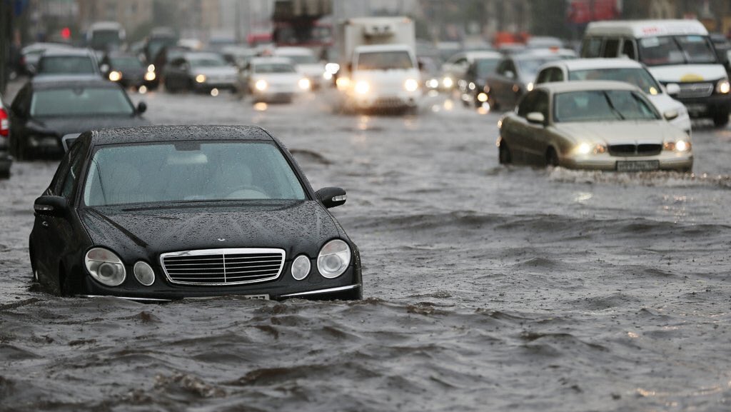 Машина поплыла. Машина поплыла. Машина поплыла. Машина плавает по воде. Машина поплыла.