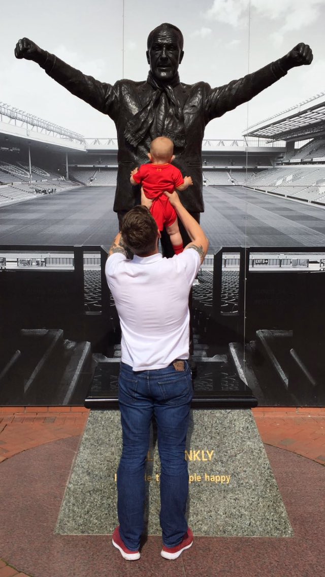 dankellylfc's tweet image. Me &amp;amp; Knox at his 1st trip of many to #Anfield to see Bill Shankly #LFC #FutureCaptain