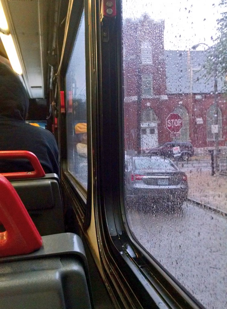 73_Carondelet's tweet photo. I hate driving in the rain. Fortunately @STLMetro takes care of that part! #transit #stlwx #ridethebus #73bus https://t.co/qodbUij0xe