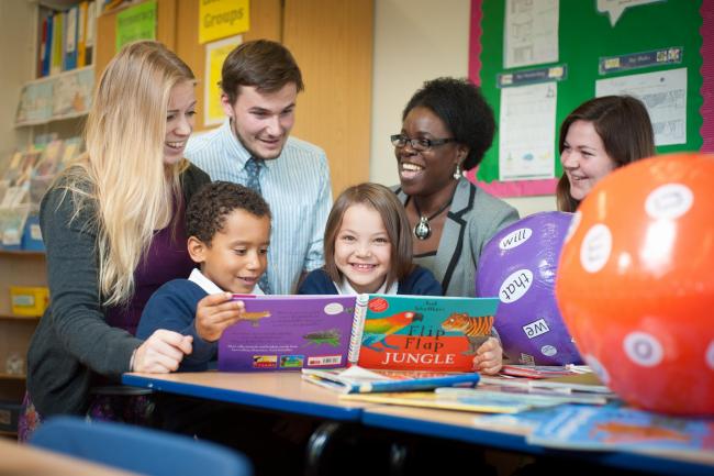 OxMailKieranD's tweet photo. ICYMI There have been calls to increase funding for school children from poorer backgrounds
https://t.co/xK0xiCDNT6 https://t.co/gVT8IX8CsW